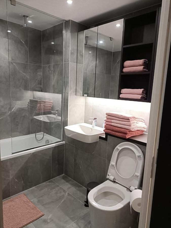 One West Point , Icon Tower Apartment London Ngoại thất bức ảnh
