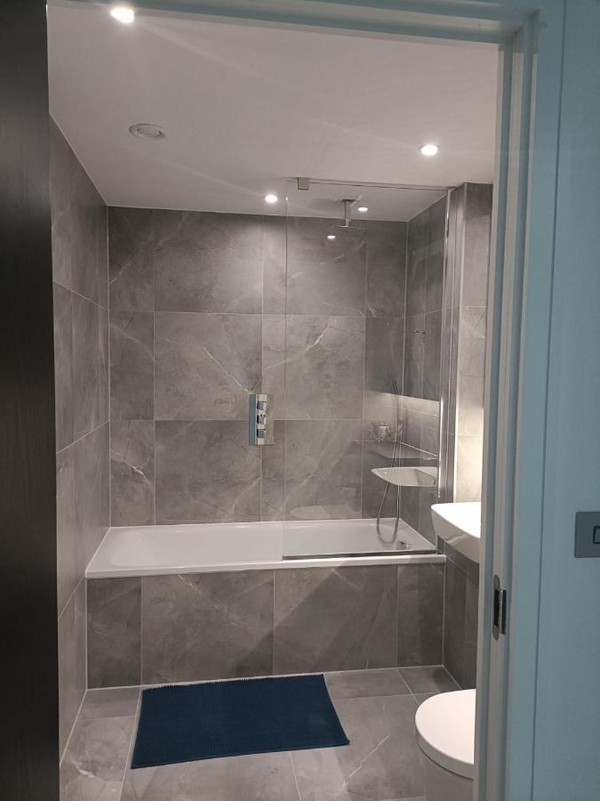 One West Point , Icon Tower Apartment London Ngoại thất bức ảnh