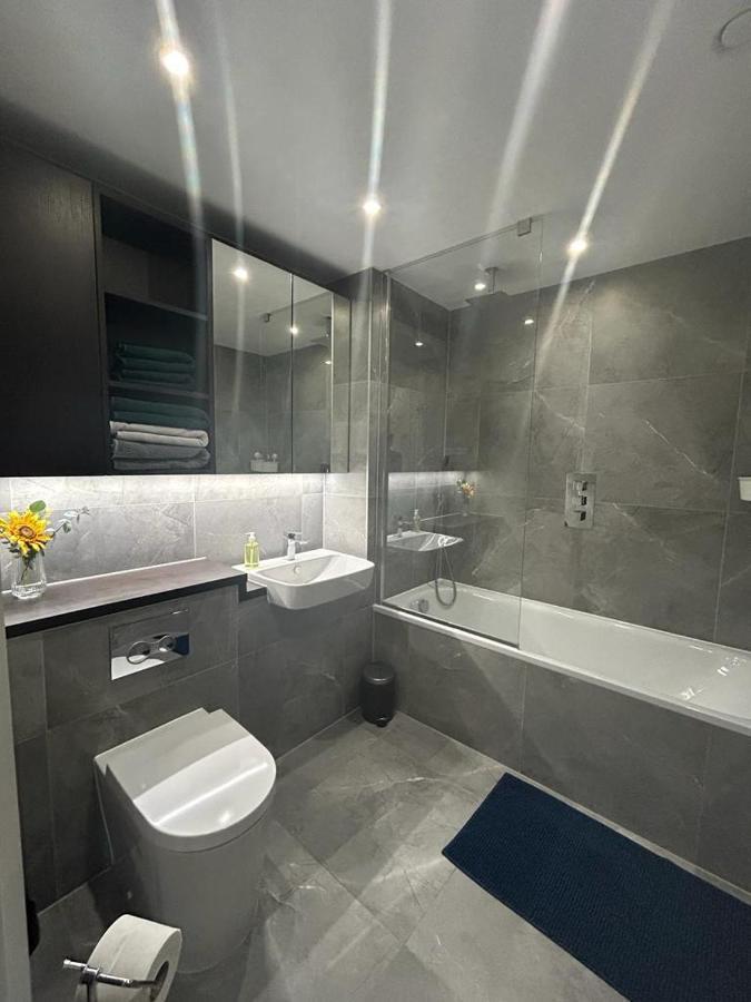 One West Point , Icon Tower Apartment London Ngoại thất bức ảnh